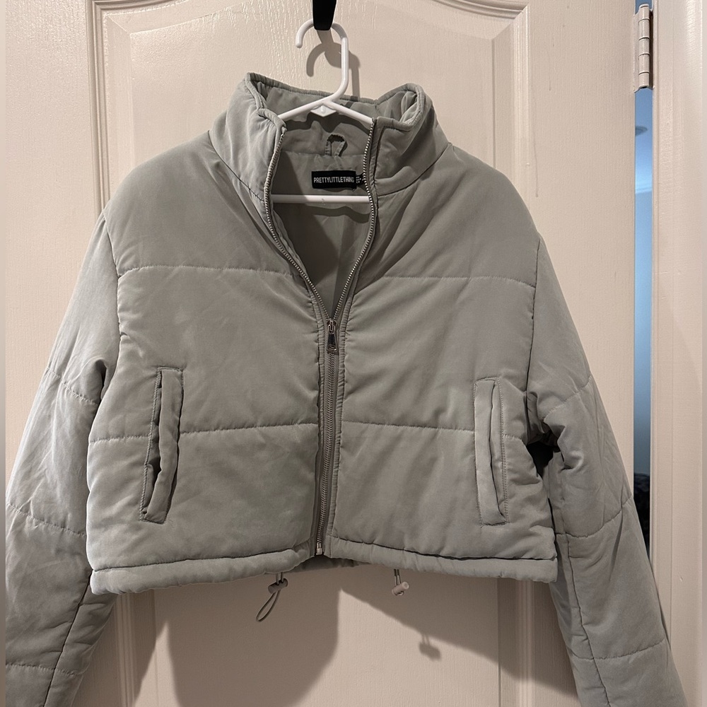 Pretty Little Thing Cropped Puffer Jacket size 4